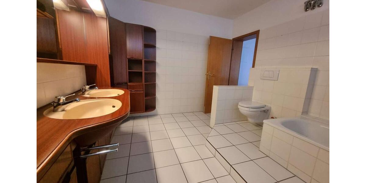Dachgeschoßwohnung Cuxhaven - 2.5 Zimmer, 135 m&sup2;, 949&euro; | Angebot:26004700