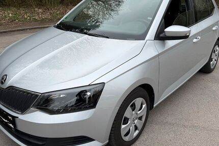 Skoda Fabia 68.500 km 8.900 &euro; München 81827
