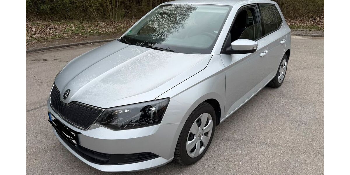 Skoda Fabia 68.500 km 8.900 &euro; München 81827