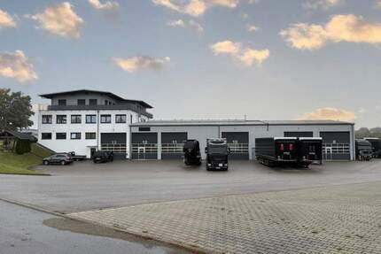 Moderne Gewerbehallen mit Büro, Verwaltung und separate Kalthalle zimmer