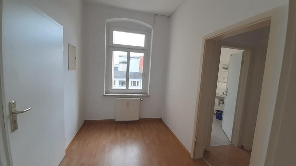 WG-Wohnung mit 4-Zimmern, 3.OG mit 2 Bädern in ruhigem und zentralem Wohnviertel von Gera 4 zimmer