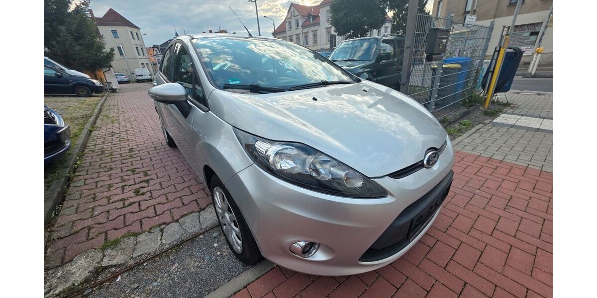 Ford Fiesta 195.000 km 2.450 &euro; zwickau 08064