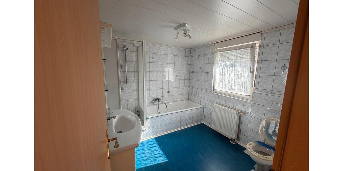 Dachgeschoßwohnung Friesenheim - 3 Zimmer, 80 m&sup2;, 950&euro; | Angebot:25457015