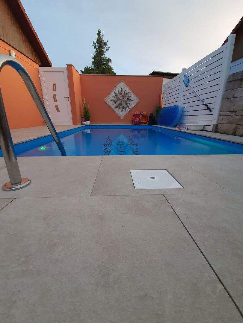 Reihenmittelhaus gehobene Ausstattung und Pool - Provisionsfrei zu verkaufen 5 zimmer