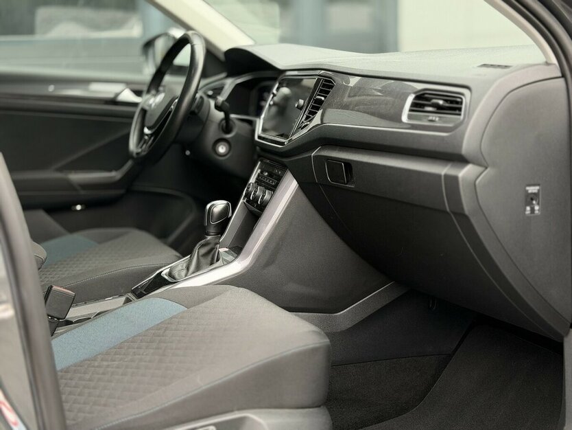 VW T-Roc R-line / IQ / Panorama / Virtual Cockpit 45.000 km 25.390 € Mönchengladbach 41066