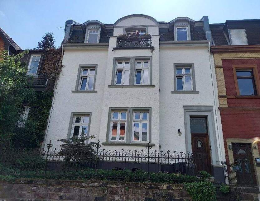 Stilvolles, gepflegtes Mehrfamilienhaus in ruhiger, bevorzugter Wohnlage von Alt-Saarbrücken (Sackgasse) mit Terrasse, Balkon und Garten zur Südseite