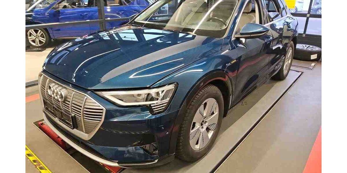 Audi e-tron 83.800 km 29.990 &euro; Bad Langensalza 99947