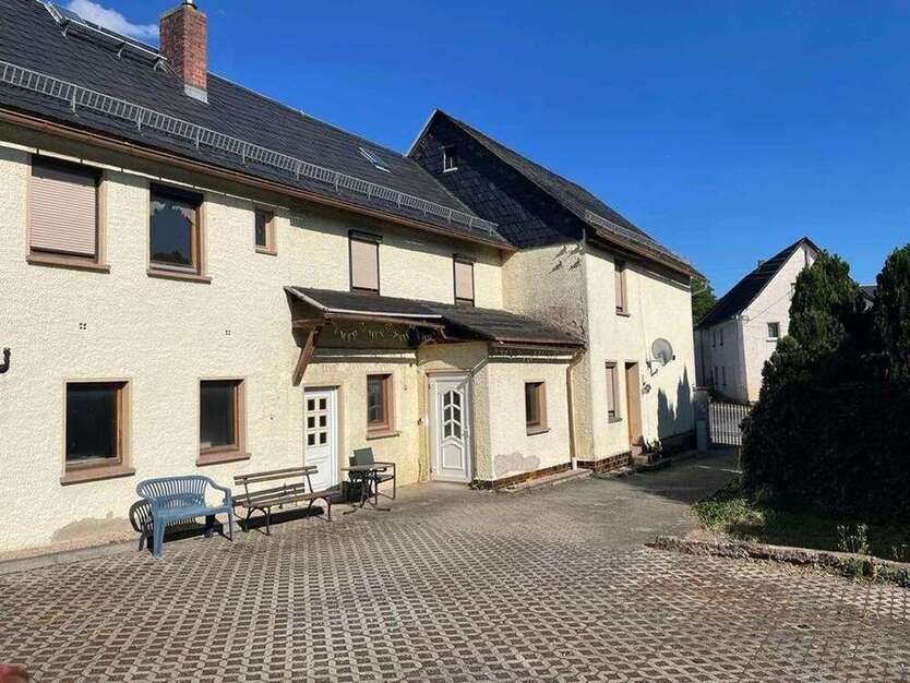 Ein- Zweifamilienhaus mit Scheune, Garagen und großem Grundstück