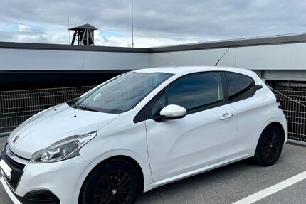 Peugeot 208 118.636 km 4.300 &euro; Großhansdorf 22927