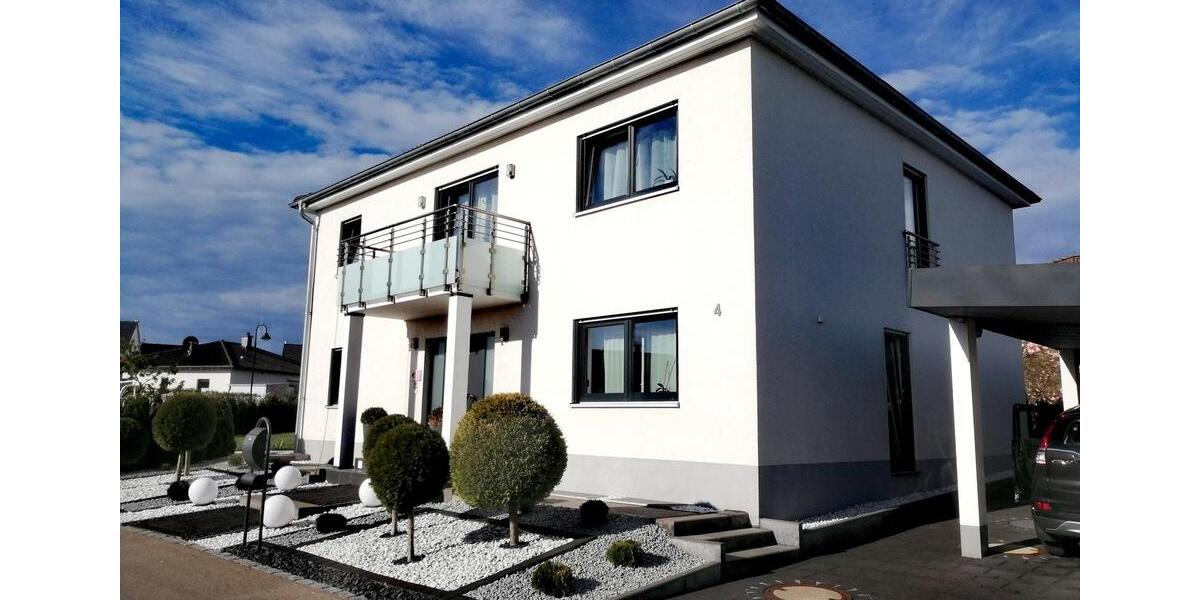 Modernes Wohnen mit Stil & Komfort: Stadtvilla mit Sauna & Garten 7.5 zimmer