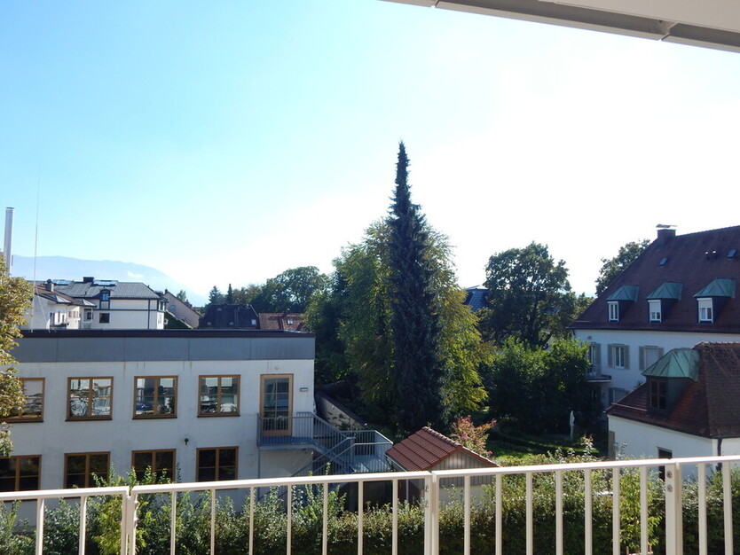 Helle, derzeit vermietete, sehr große 2 Zi. Wohnung im Zentrum von Freilassing - mit Bergblick. 2 zimmer