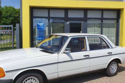 Mercedes-Benz 200 345.215 km 7.450 &euro; Metjendorf/Wiefelstede 26215