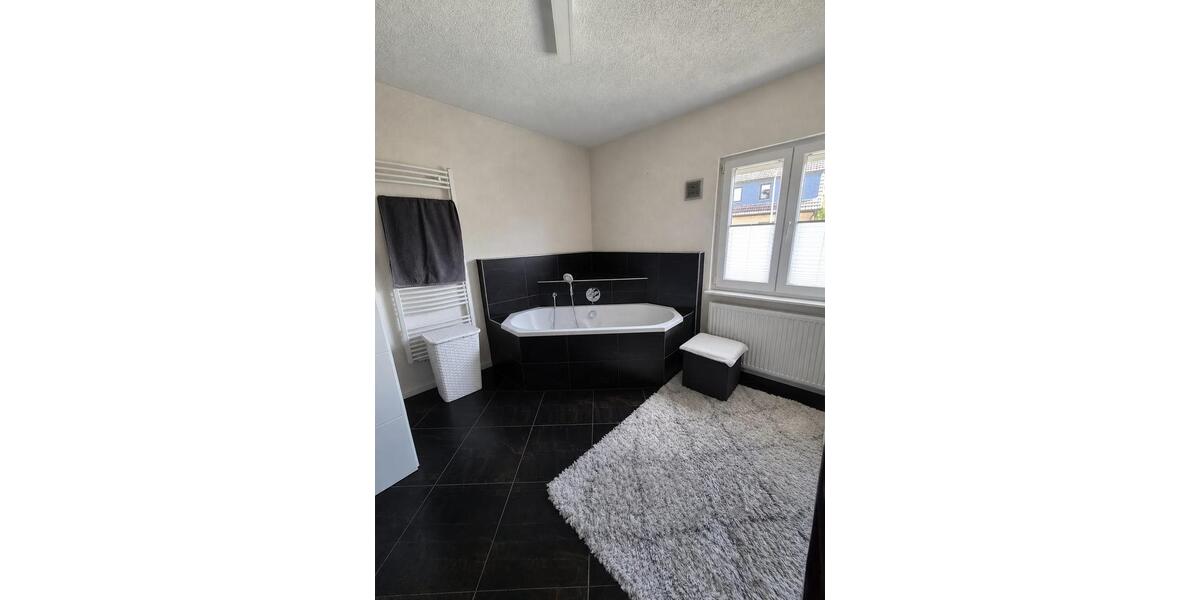 Einfamilienhaus Schmalkalden - 8 Zimmer, 150 m&sup2;, 220.000&euro; | Angebot:26991526