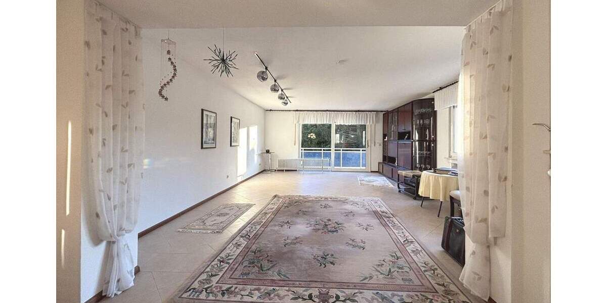 Attraktives, gepflegtes Mehrfamilienhaus in gefragter Wohnlage in Essen-Bergerhausen 6 zimmer