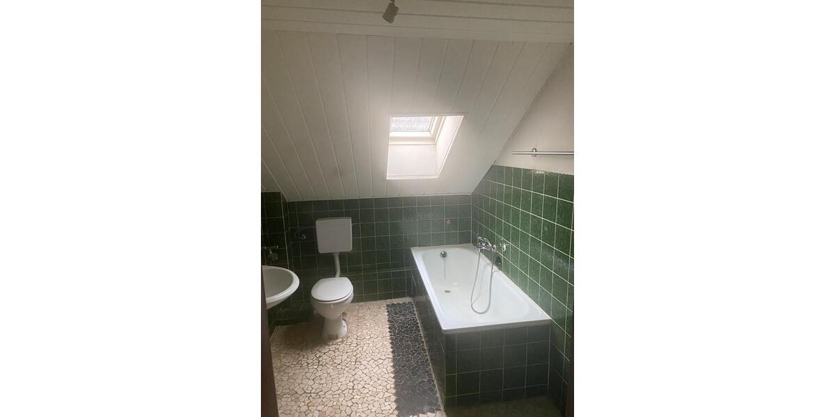 Dachgeschoßwohnung Velbert Langenberg - 4 Zimmer, 90 m&sup2;, 520&euro; | Angebot:24866561