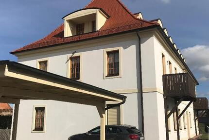 Attraktive DG-Wohnung im ehem.sanierten Herrenhaus, Denkmal incl. hochw.EBK u.Balkon