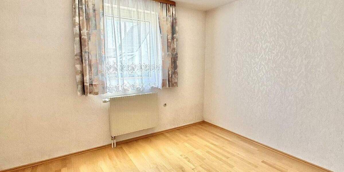 Doppelhaushälfte Altenstadt - 9 Zimmer, 214 m&sup2;, 275.000&euro; | Angebot:25247554