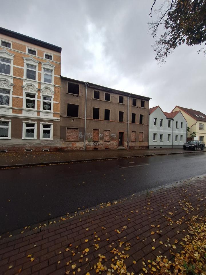 Chance für Investoren–sanierungsbedürftiges MFH in SBK Salzelmen zimmer