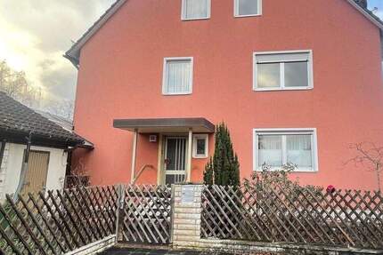 Geräumiges Familienhaus mit Balkonen und Terrasse in Nürnberg, Großreuth h d Veste 9 zimmer