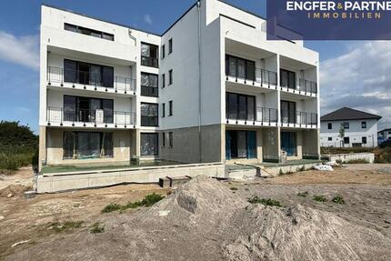 Hochwertige Neubau-Mietwohnung mit 2 Zimmern, Tiefgaragenstellplatz, Fahrstuhl und Balkon! zimmer