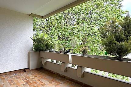 Renovierte 2-ZKB Wohnung mit Einbauküche, Balkon und Garage