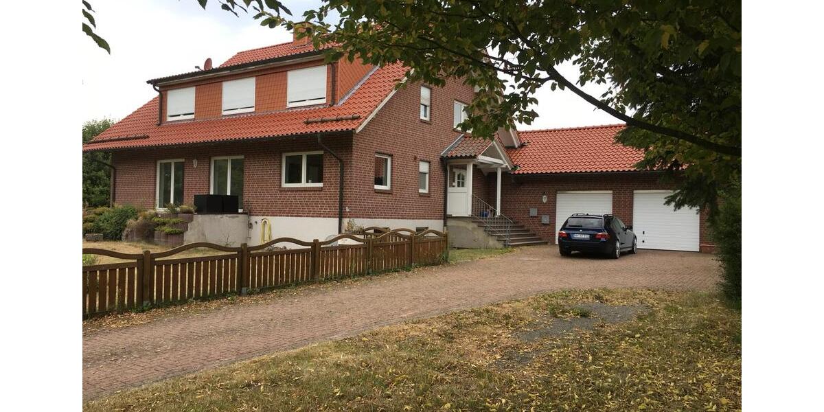 Großzügiges Zweifamilienhaus auf 3.320 m² - Kapitalanlage zimmer