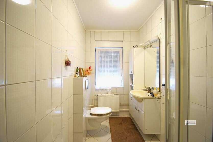 Großes modernisiertes EFH + EBK + Wintergarten + 3 Bäder mit 2 Stellplätzen vor dem Haus