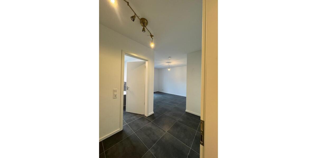 Neuwertige 3-Zi-Whg, EBK, 2Bäder, Tiefgarage, Keller, PV 3 zimmer