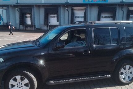 Nissan Pathfinder 285.000 km 4.800 &euro; Berlin 10787