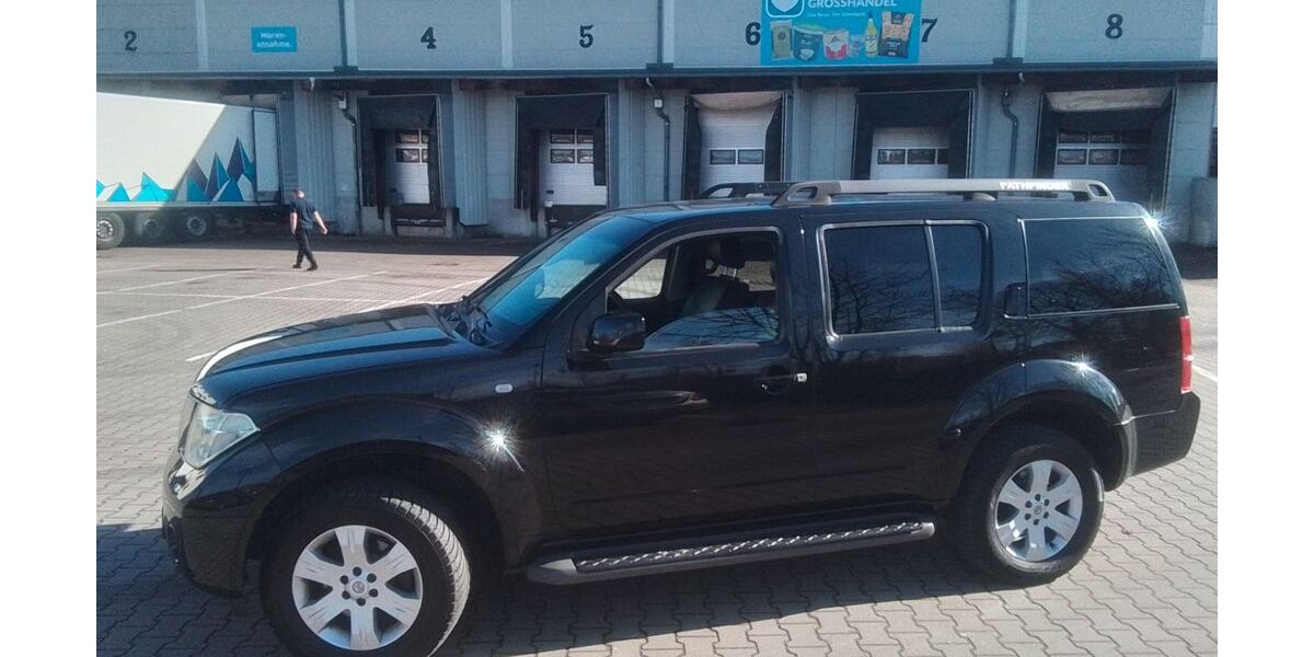 Nissan Pathfinder 285.000 km 4.800 &euro; Berlin 10787