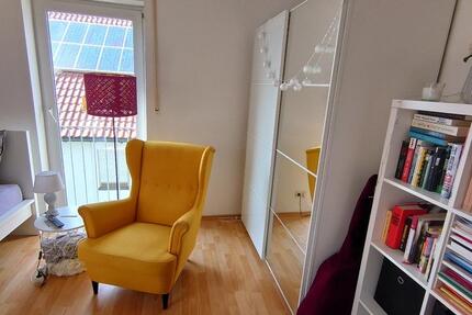 Ruhige und helle 1 Zimmer Wohnung mit Küche teilmöbliert 1 zimmer