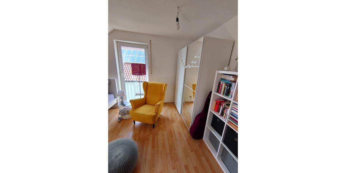 Ruhige und helle 1 Zimmer Wohnung mit Küche teilmöbliert 1 zimmer