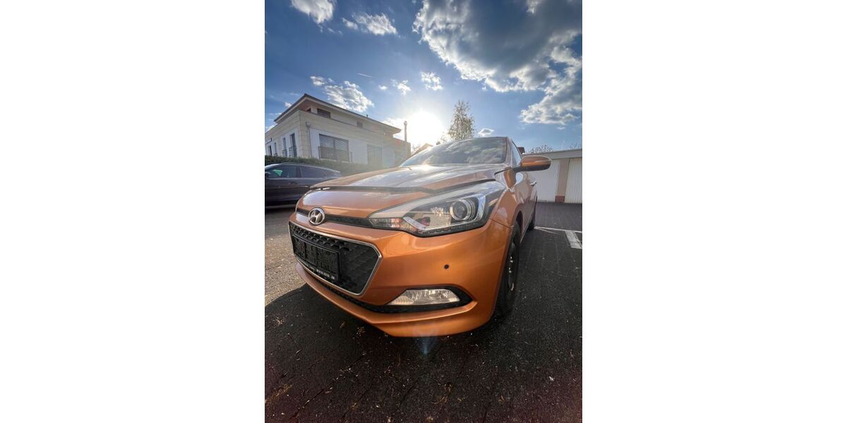 Hyundai i20 90.000 km 10.200 € Liederbach 65835