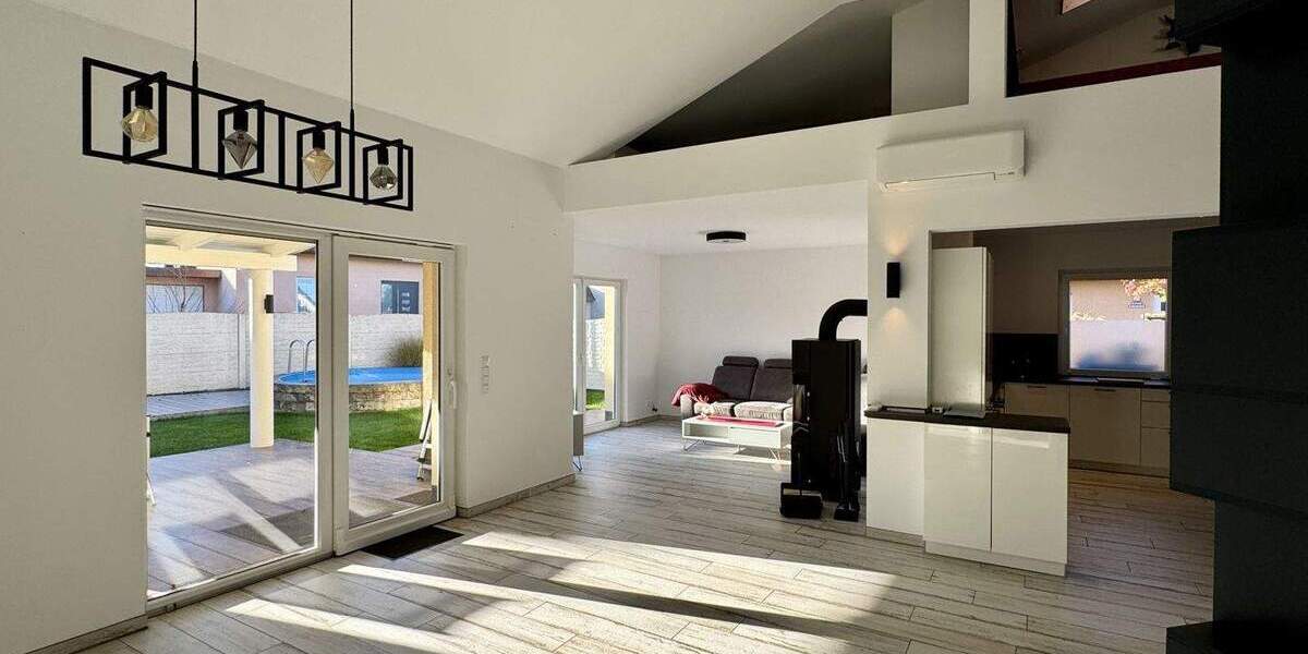 Stilvoller Bungalow-Traum mit Garten und Pool in ruhiger Lage Otterslebens zu vermieten! 3 zimmer