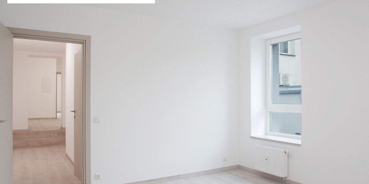 WG-geeignet: Stilvoll modernisierte 4-Zimmer-Wohnung! 4 zimmer