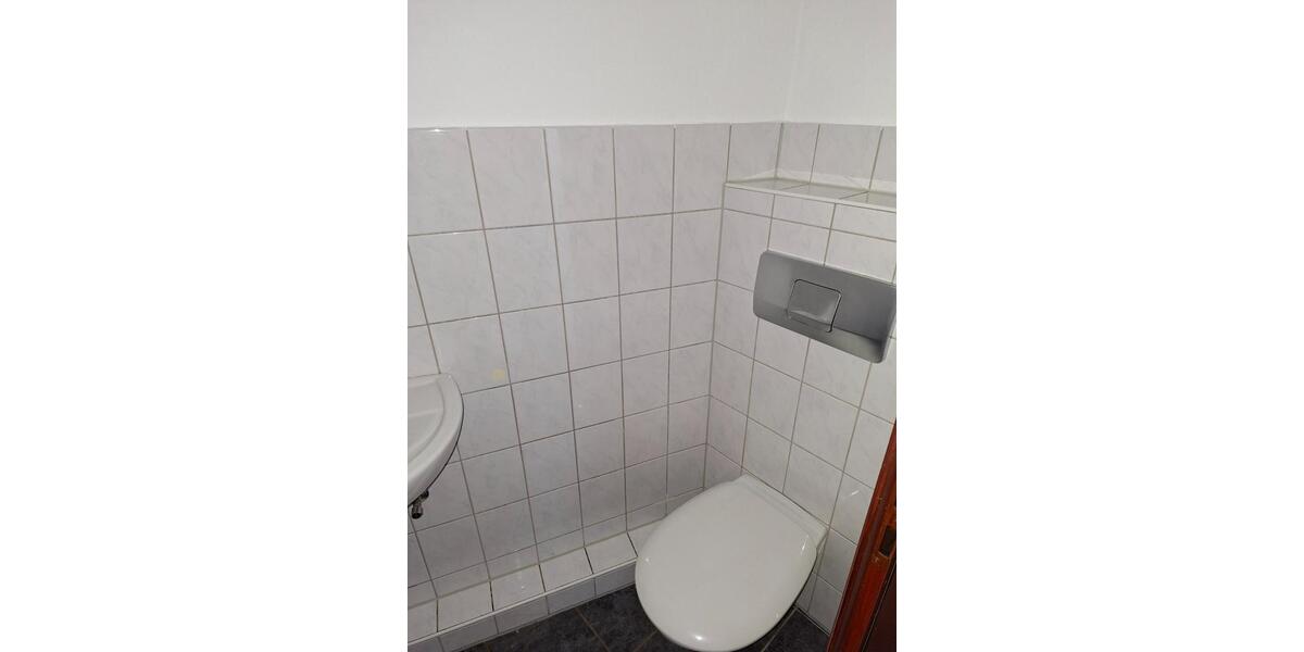 Frisch renovierte 3-Zimmer Dachgeschosswohnung in zentraler Lage 3 zimmer