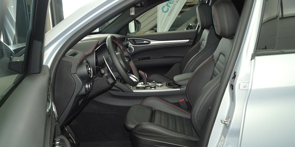 Alfa Romeo Stelvio 2.2 D Competizione Q4 ALLRAD LEDER AHK 45.000 km 38.888 &euro; Lich 35423