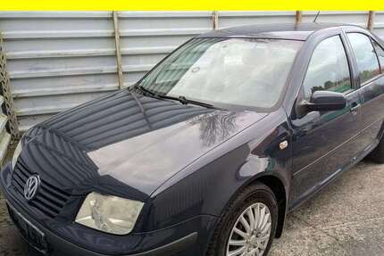 VW Bora 284.247 km 350 &euro; Lübeck 23556