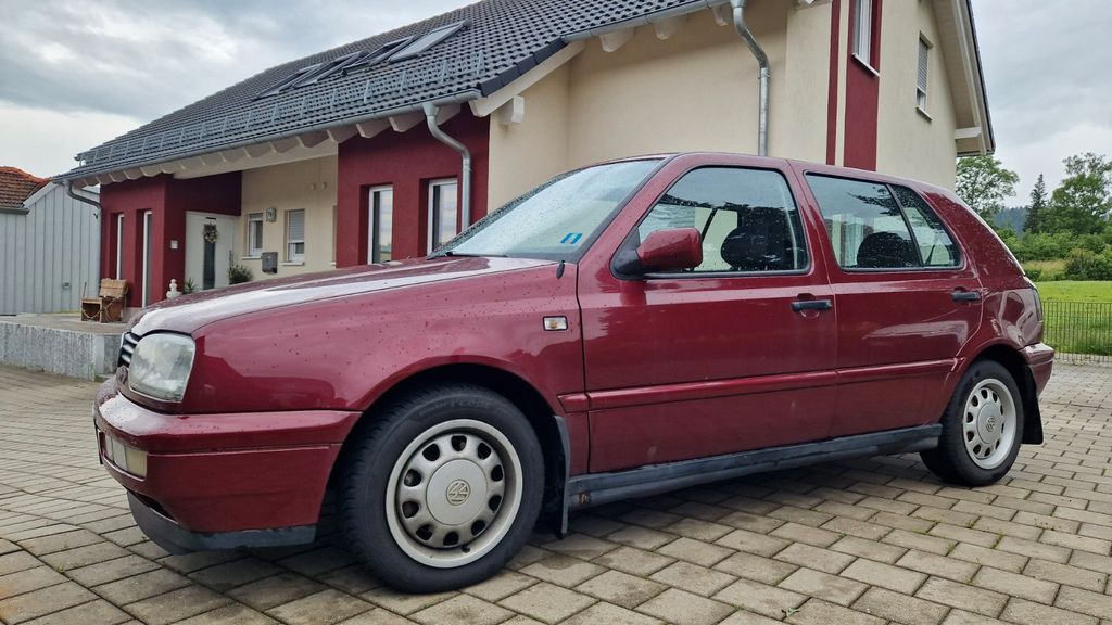 VW Golf 195.000 km 3.490 &euro; Pressig 96332