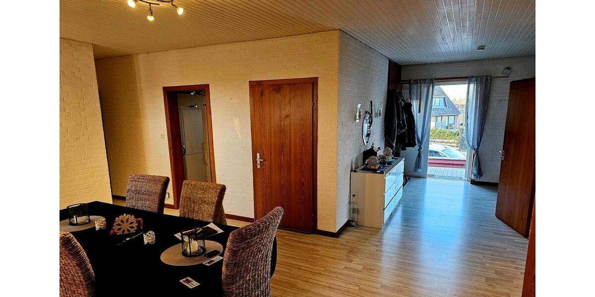 Erdgeschoßwohnung Bad Segeberg - 5 Zimmer, 150 m&sup2;, 1.650&euro; | Angebot:25396986