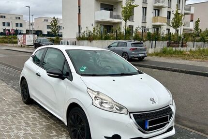 Peugeot 208 132.335 km 3.700 &euro; Wiesbaden 65191
