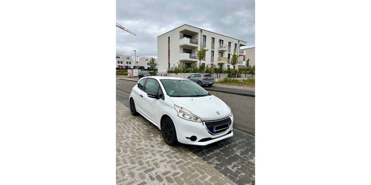 Peugeot 208 132.335 km 3.700 &euro; Wiesbaden 65191