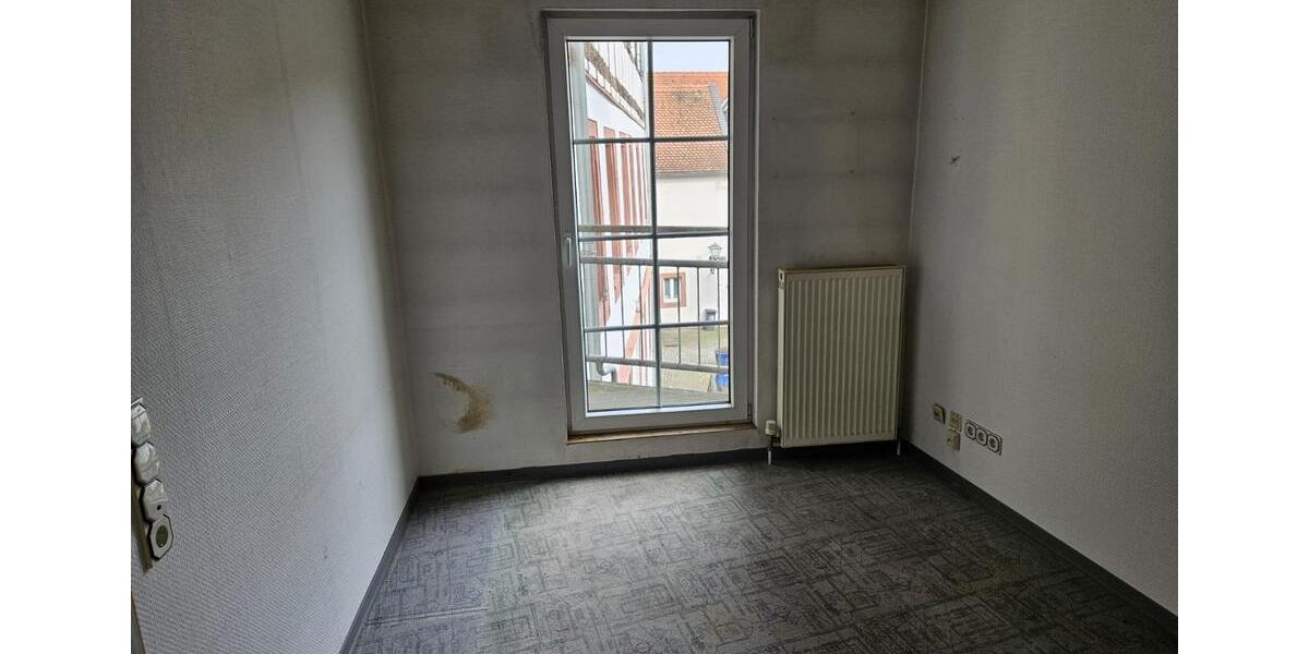 Provisionsfrei zu vermieten: Praxis Büro Gewerbeeinheit 1. Etage mit Aufzug ca. 220 m² im Zentrum Ottweiler Altstadt zimmer