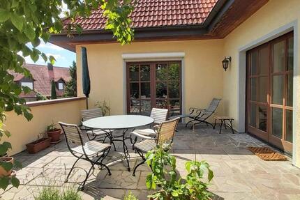 Haus Kleinlangheim - 5 Zimmer, 150 m&sup2;, 1.390&euro; | Angebot:25592906