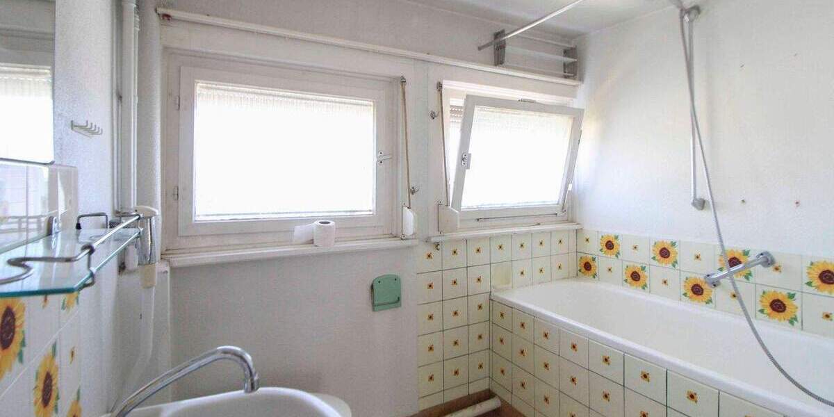 Interessantes MFH mit Wertsteigerungspotenzial und großem Garten in Top-Lage von Stuttgart 9 zimmer