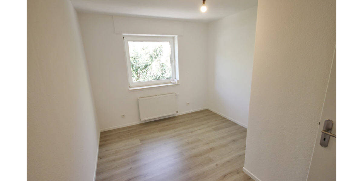 Etagenwohnung Lage - 3 Zimmer, 93 m&sup2;, 220.000&euro; | Angebot:26657743