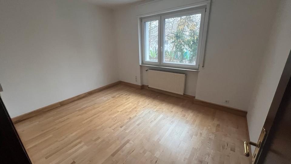 Erdgeschoßwohnung Frankfurt am Main Ost - 4 Zimmer, 75 m&sup2;, 1.050&euro; | Angebot:26287918