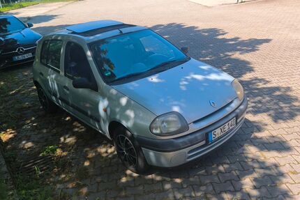 Renault Clio 146.900 km 1.399 &euro; Stuttgart 70376