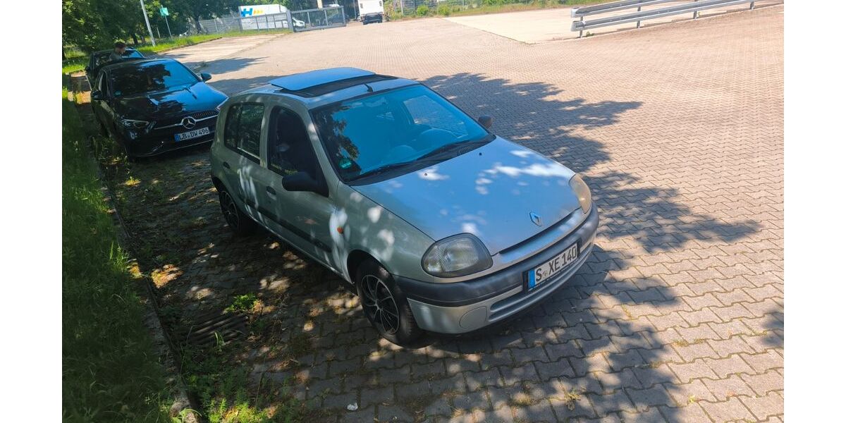 Renault Clio 146.900 km 1.500 &euro; Stuttgart 70376