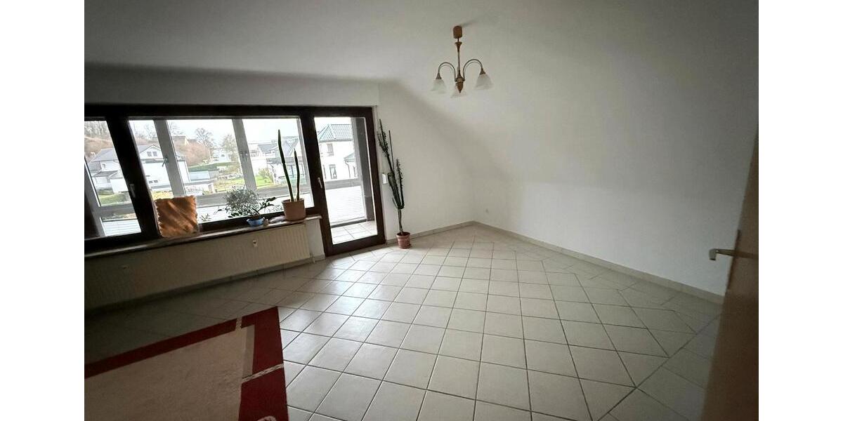 Helle Dachgeschosswohnung mit Wintergarten- 68m²- ruhige Lage 1 zimmer